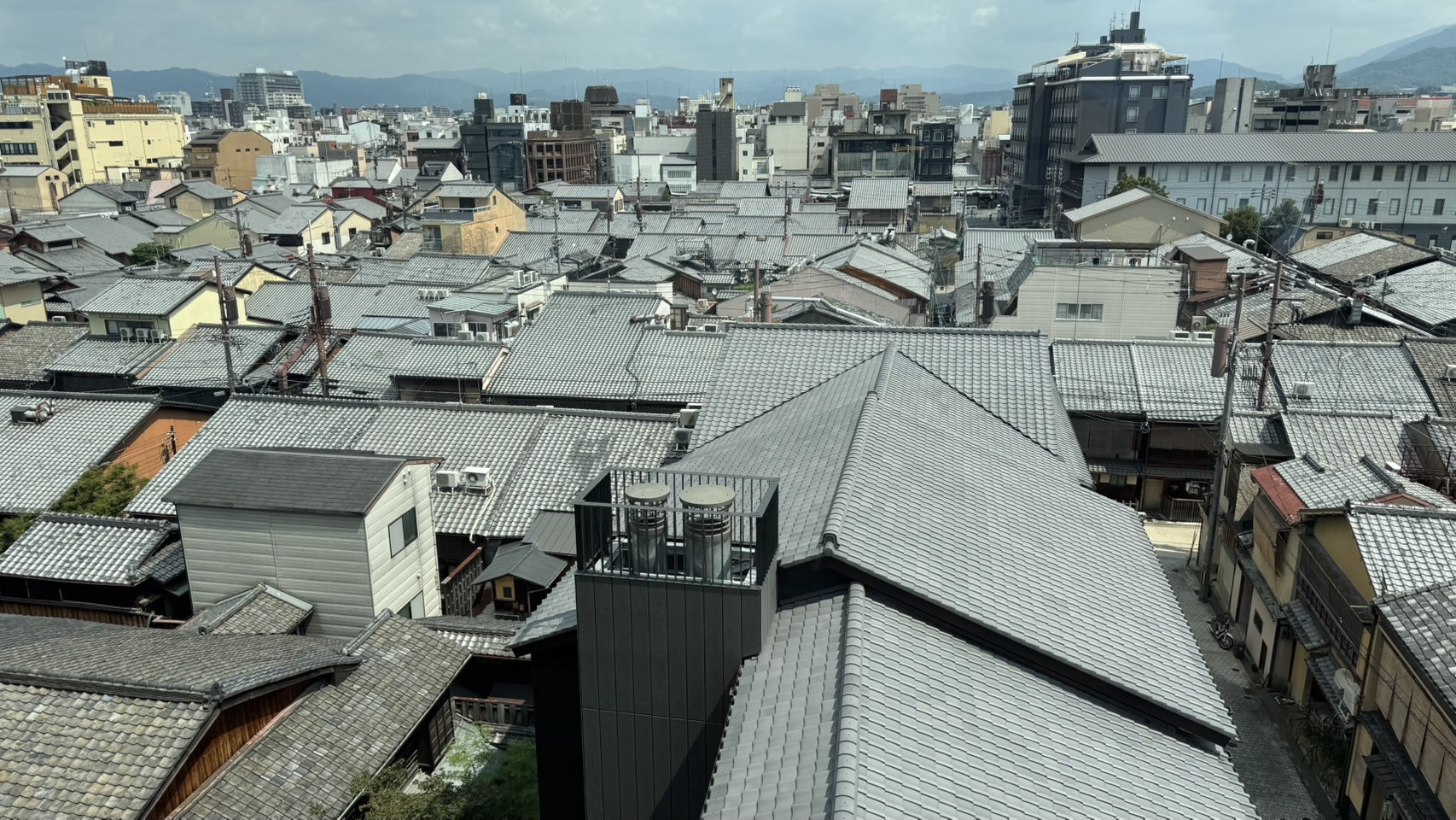 帝国ホテル京都 客室から望む京都の街並みと東山(昼)